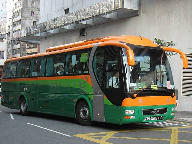 粤Z港车牌的两地车巴士