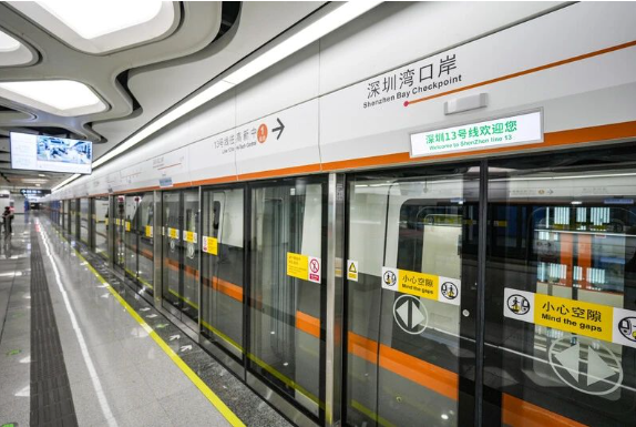 深圳湾口岸地铁站开通啦！