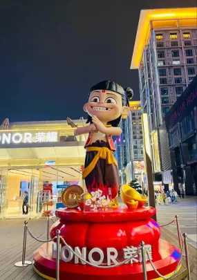 在东莞市区的大型哪吒手办。图源网友Z.7 在东莞市区的大型哪吒手办。图源网友Z.7