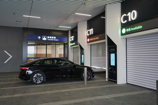 车辆开进存车处。摄/伍超贤 车辆开进存车处。摄/伍超贤