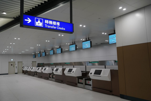 转机柜台。摄/伍超贤 转机柜台。摄/伍超贤