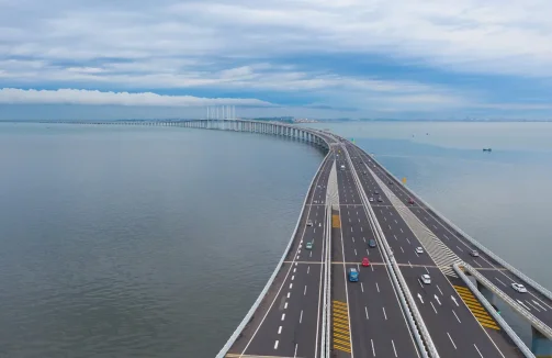 跨境出行全解析：粤车南下与FV/FU车牌，谁更适合你的粤港澳之旅？