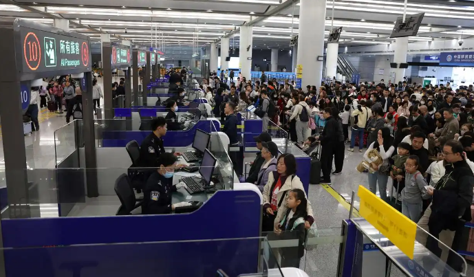 港珠澳大桥2025年客流车流双破纪录